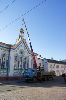 10. Смена крестов на храме. Снятие старого креста и главки.