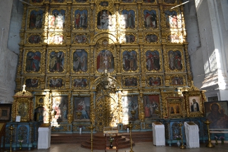 2. Иконостас собора.