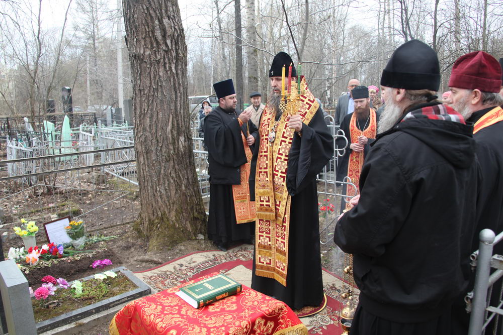 Владыка Даниил, панихида.JPG